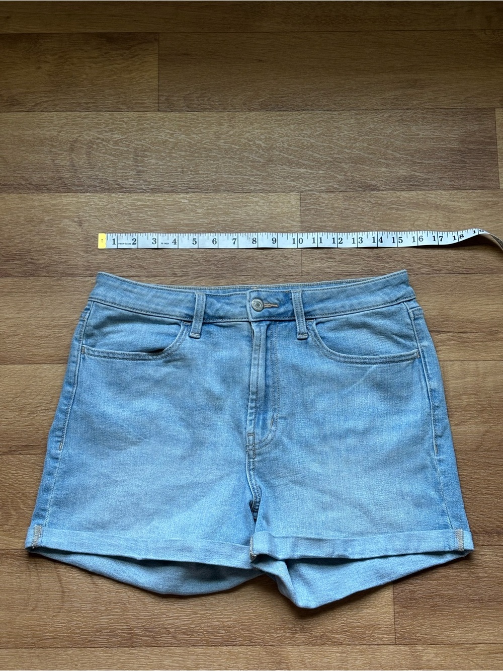 Old Navy Light Blue Denim Roll-Cuff Women's Shorts - Picture 2 of 9